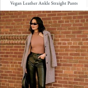Abercrombie vegan leather ankle pant (size 29/8)